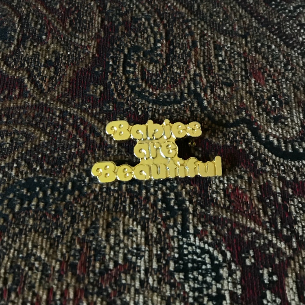 VINTAGE BEAUTIFUL BABY PIN